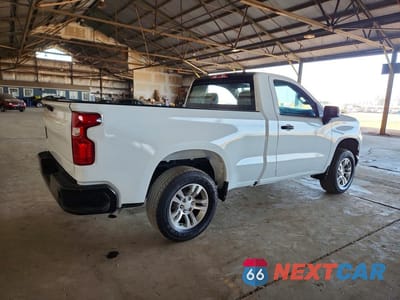Trzecie zdjęcie samochodu z tyłu: 2021 CHEVROLET SILVERADO C1500 VIN:3GCNWAEF9MG314299 - miniatura