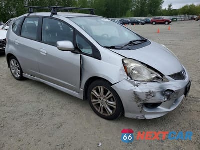 Czwarte zdjęcie samochodu z boku: 2011 HONDA FIT SPORT VIN:JHMGE8H6XBC022532 - miniatura