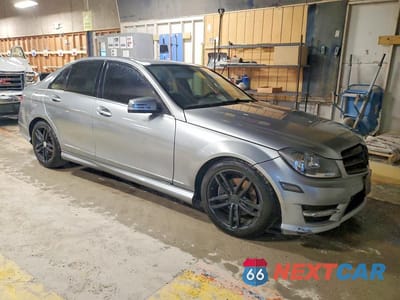 Czwarte zdjęcie samochodu z boku: 2012 MERCEDES-BENZ C 300 4MATIC VIN:WDDGF8BB5CF908798 - miniatura