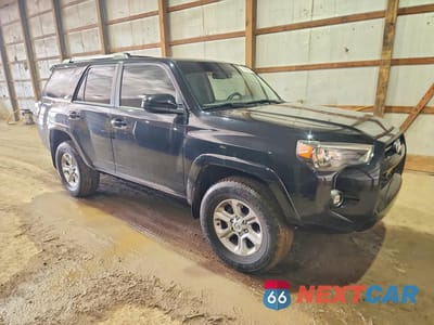 Czwarte zdjęcie samochodu z boku: 2021 TOYOTA 4RUNNER SR5 VIN:JTEMU5JRXM5958499 - miniatura