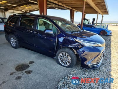Czwarte zdjęcie samochodu z boku: 2022 TOYOTA SIENNA XLE VIN:5TDJRKEC4NS090850 - miniatura