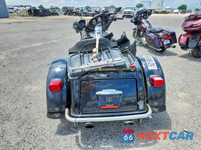 Czwarte zdjęcie samochodu z boku: 2010 HARLEY-DAVIDSON FLHTCUTG VIN:1HD1MAM11AB854095 - miniatura