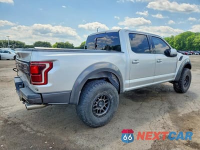 Trzecie zdjęcie samochodu z tyłu: 2017 FORD F150 RAPTOR VIN:1FTFW1RG7HFB54311 - miniatura