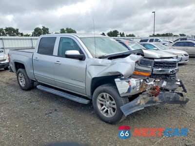 Czwarte zdjęcie samochodu z boku: 2018 CHEVROLET SILVERADO C1500 LT VIN:3GCPCREC6JG613833 - miniatura