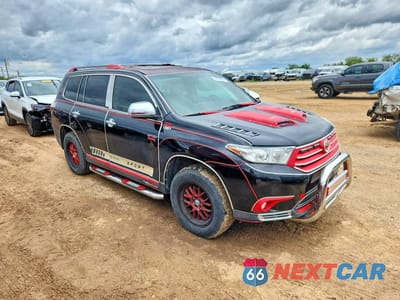 Czwarte zdjęcie samochodu z boku: 2011 TOYOTA HIGHLANDER SE VIN:5TDZK3EH2BS042624 - miniatura