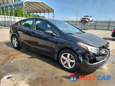 Czwarte zdjęcie samochodu z boku: 2018 KIA FORTE LX VIN:3KPFK4A77JE229212 - miniatura