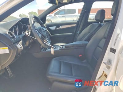 Zdjęcie 7 z 12 samochodu: 2014 MERCEDES-BENZ C 250 VIN:WDDGF4HBXER303337 - miniatura