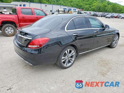 Trzecie zdjęcie samochodu z tyłu: 2018 MERCEDES-BENZ C 300 4MATIC VIN:55SWF4KBXJU252824 - miniatura