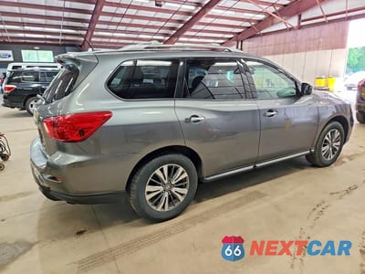 Trzecie zdjęcie samochodu z tyłu: 2018 NISSAN PATHFINDER SV VIN:5N1DR2MM0JC607611 - miniatura