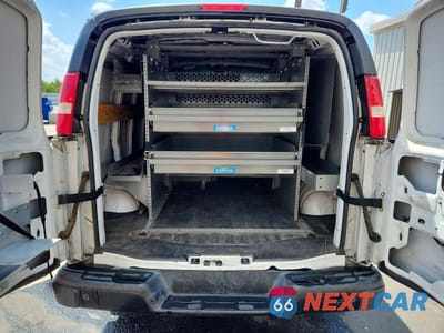 Zdjęcie 10 z 13 samochodu: 2019 CHEVROLET EXPRESS 2500 CARGO UTILITY / SERVICE VAN VIN:1GCWGAFP5K1232445 - miniatura