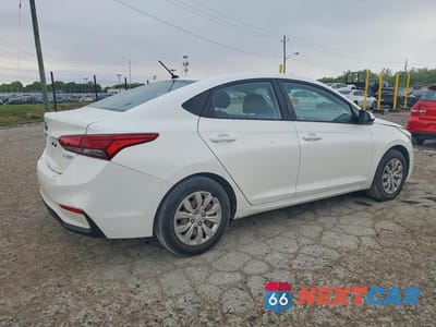 Trzecie zdjęcie samochodu z tyłu: 2018 HYUNDAI ACCENT SE VIN:3KPC24A31JE025960 - miniatura