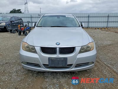 Piąte zdjęcie samochodu w środku: 2006 BMW 325 I VIN:WBAVB13526KX38728 - miniatura