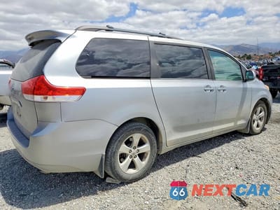 Trzecie zdjęcie samochodu z tyłu: 2012 TOYOTA SIENNA LE VIN:5TDKK3DC6CS216204 - miniatura