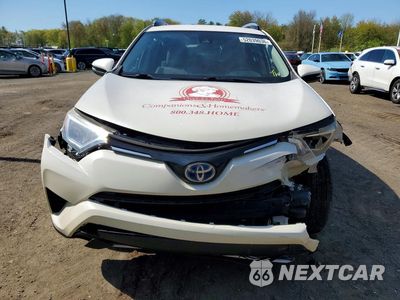 Piąte zdjęcie samochodu w środku: 2018 TOYOTA RAV4 HYBRID LE VIN:JTMRJREV6JD222274 - miniatura