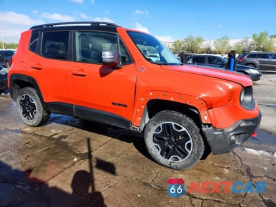 Czwarte zdjęcie samochodu z boku: 2015 JEEP RENEGADE TRAILHAWK VIN:ZACCJBCT3FPB21409 - miniatura