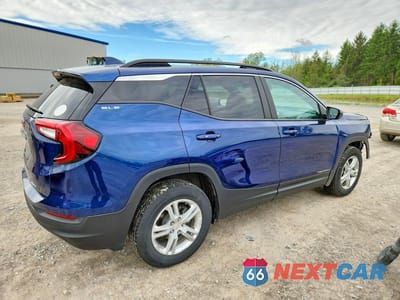 Trzecie zdjęcie samochodu z tyłu: 2022 GMC TERRAIN SLE VIN:3GKALTEV7NL261643 - miniatura