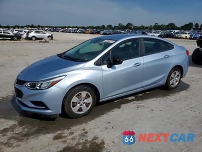 2018 CHEVROLET CRUZE LS 1G1BC5SM1J7207737 - główne zdjęcie licytacji z USA - miniatura