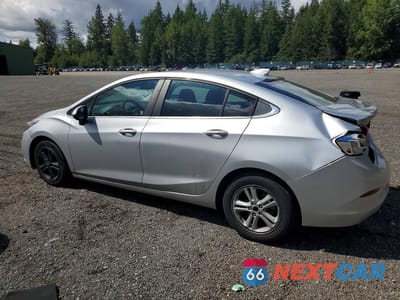 Drugie zdjęcie samochodu z przodu: 2018 CHEVROLET CRUZE LT VIN:1G1BE5SM3J7106581 - miniatura