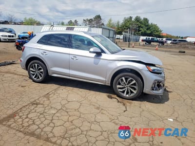 Czwarte zdjęcie samochodu z boku: 2023 AUDI Q5 PREMIUM 45 VIN:WA1GAAFY5P2151116 - miniatura