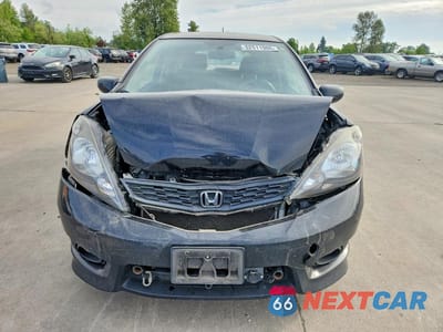 Piąte zdjęcie samochodu w środku: 2013 HONDA FIT SPORT VIN:JHMGE8H59DC026761 - miniatura
