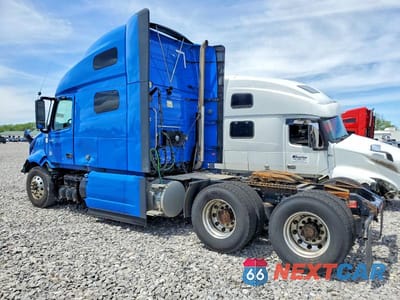 Trzecie zdjęcie samochodu z tyłu: 2022 VOLVO VNL SEMI TRUCK VIN:4V4NC9EH2NN318202 - miniatura