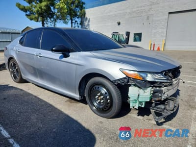 Czwarte zdjęcie samochodu z boku: 2019 TOYOTA CAMRY XSE VIN:4T1B61HK3KU211042 - miniatura