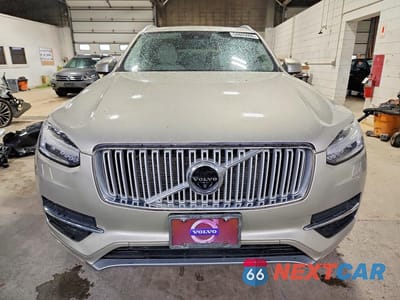 Piąte zdjęcie samochodu w środku: 2016 VOLVO XC90 T6 VIN:YV4A22PL4G1059449 - miniatura