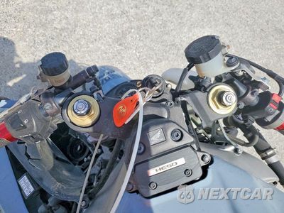 Zdjęcie 7 z 8 samochodu: 2007 HONDA CBR1000 RR REPSOL VIN:JH2SC57627M300043 - miniatura