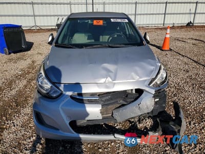 Piąte zdjęcie samochodu w środku: 2017 HYUNDAI ACCENT SE VIN:KMHCT4AE8HU215499 - miniatura