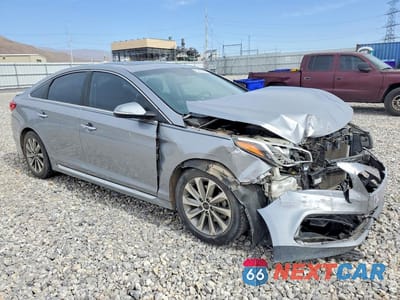 Czwarte zdjęcie samochodu z boku: 2017 HYUNDAI SONATA SPORT VIN:5NPE34AF8HH575405 - miniatura