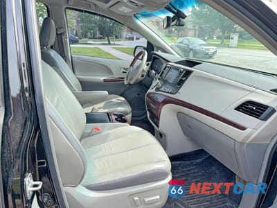 Piąte zdjęcie samochodu w środku: 2011 TOYOTA SIENNA LIMITED 7-PASSENGER VIN:5TDDK3DC6BS025325 - miniatura