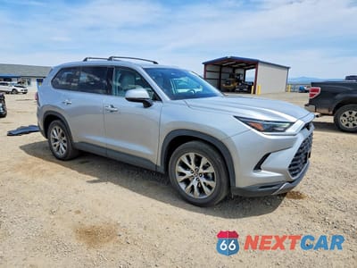 Czwarte zdjęcie samochodu z boku: 2024 TOYOTA GRAND HIGHLANDER LIMITED VIN:5TDAAAB51RS046690 - miniatura