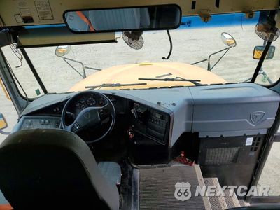 Piąte zdjęcie samochodu w środku: 2014 IC CORPORATION CE SERIES SCHOOL BUS VIN:4DRBUAAP7EB778771 - miniatura