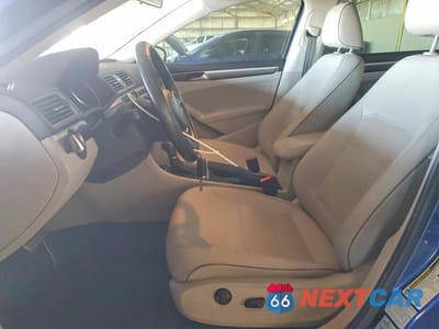 Zdjęcie 7 z 12 samochodu: 2017 VOLKSWAGEN PASSAT R-LINE VIN:1VWDT7A37HC000689 - miniatura