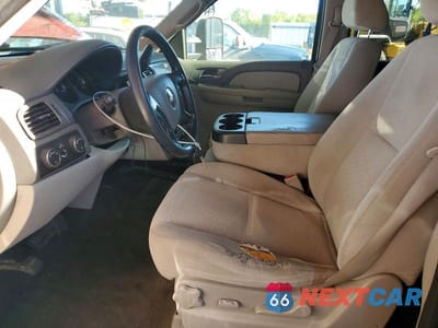Zdjęcie 7 z 13 samochodu: 2008 CHEVROLET SUBURBAN K2500 VIN:3GNGK26K38G191442 - miniatura