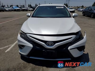 Piąte zdjęcie samochodu w środku: 2019 TOYOTA CAMRY XSE VIN:4T1B61HK5KU722011 - miniatura