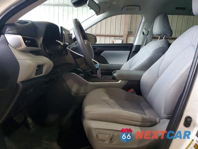Zdjęcie 7 z 12 samochodu: 2021 TOYOTA HIGHLANDER L VIN:5TDCZRAH6MS058483 - miniatura