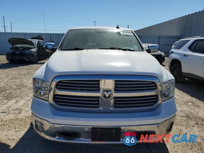 Piąte zdjęcie samochodu w środku: 2017 RAM 1500 SLT VIN:3C6RR7LT7HG622671 - miniatura