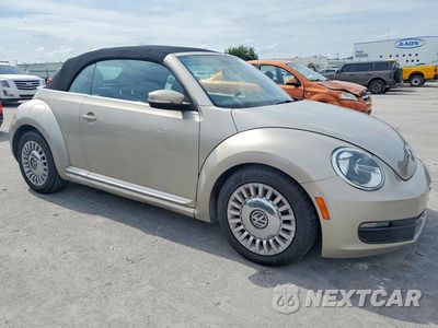 Czwarte zdjęcie samochodu z boku: 2013 VOLKSWAGEN BEETLE VIN:3VW5X7ATXDM818161 - miniatura