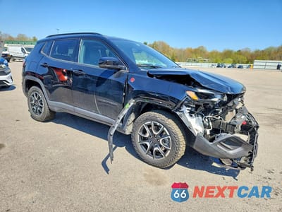 Czwarte zdjęcie samochodu z boku: 2025 JEEP COMPASS TRAILHAWK VIN:3C4NJDDN6ST615691 - miniatura