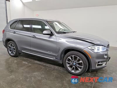 Czwarte zdjęcie samochodu z boku: 2017 BMW X5 XDRIVE35I VIN:5UXKR0C39H0X78666 - miniatura