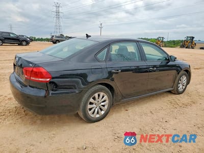Trzecie zdjęcie samochodu z tyłu: 2015 VOLKSWAGEN PASSAT S VIN:1VWAT7A37FC011224 - miniatura