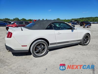 Trzecie zdjęcie samochodu z tyłu: 2010 FORD MUSTANG VIN:1ZVBP8EN8A5121853 - miniatura