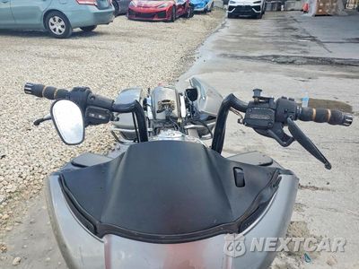 Piąte zdjęcie samochodu w środku: 2016 HARLEY-DAVIDSON FLTRU VIN:1HD1KGL14GB612100 - miniatura