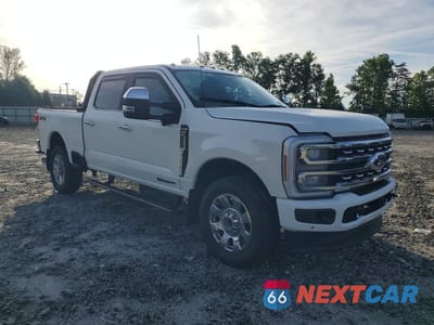 Czwarte zdjęcie samochodu z boku: 2024 FORD F350 SUPER DUTY VIN:1FT8W3BTXRED81303 - miniatura