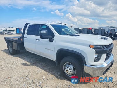 Czwarte zdjęcie samochodu z boku: 2020 CHEVROLET SILVERADO C3500 VIN:1GC4WREY2LF340948 - miniatura