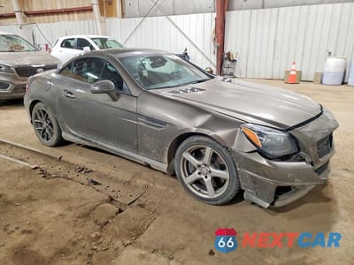 Czwarte zdjęcie samochodu z boku: 2015 MERCEDES-BENZ SLK 250 VIN:WDDPK4HA4FF103396 - miniatura