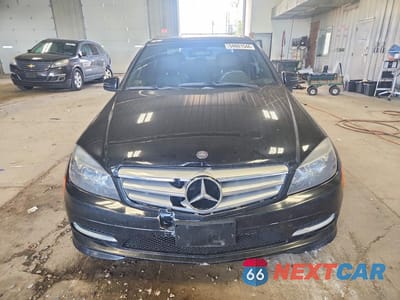 Piąte zdjęcie samochodu w środku: 2011 MERCEDES-BENZ C 300 4MATIC VIN:WDDGF8BB1BR137625 - miniatura