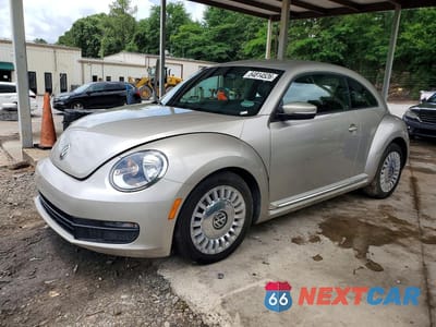 2013 VOLKSWAGEN BEETLE 3VWHP7AT7DM689275 - główne zdjęcie licytacji z USA - miniatura