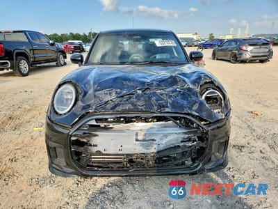 Piąte zdjęcie samochodu w środku: 2025 MINI COOPER S VIN:WMW53GD04S2W65276 - miniatura